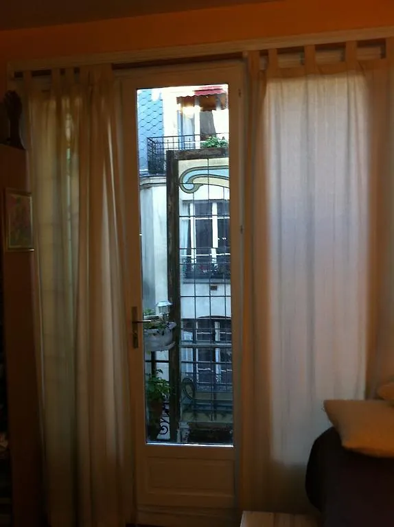 Domingorooms - Le Marais Bed & Breakfast Parijs